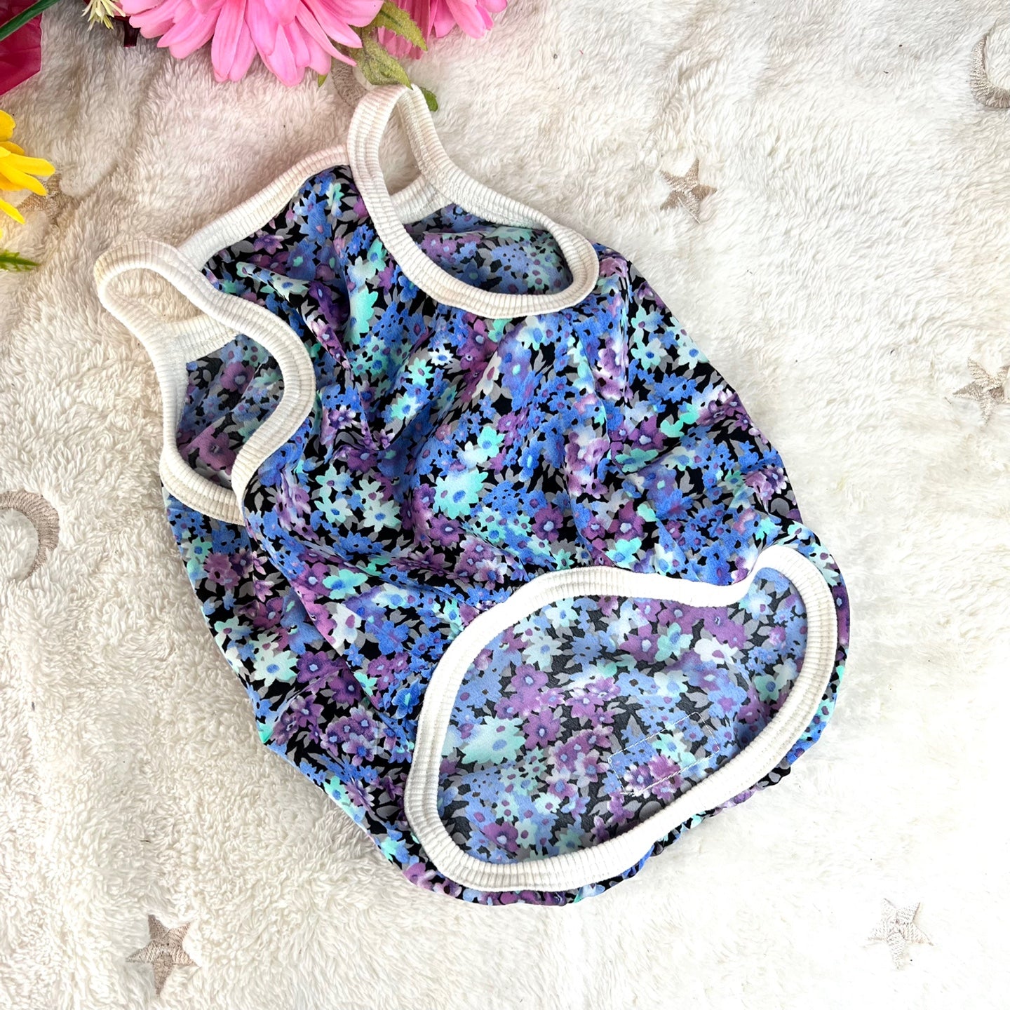 薄手の花柄キャミソール