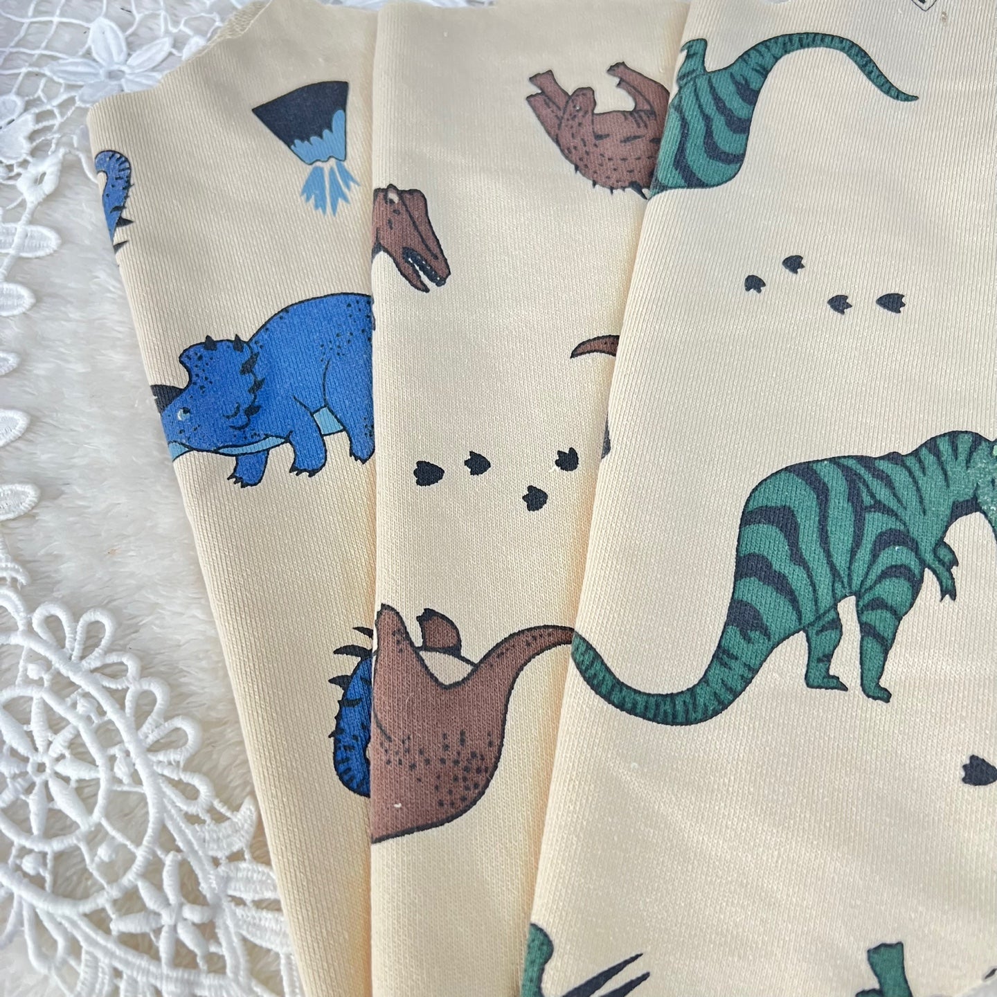 恐竜プリントニットノースリーブ